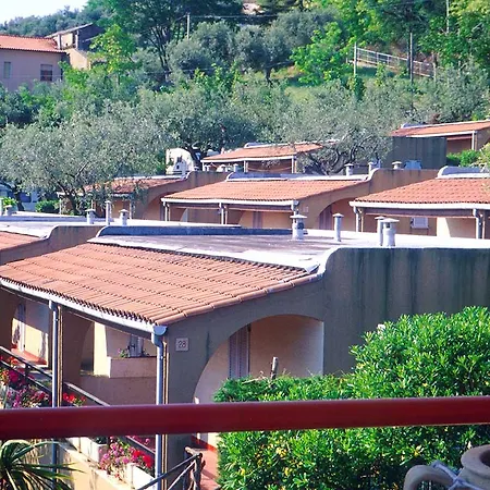 酒店 Europe Garden Village 4*