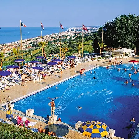 Ξενοδοχείο Europe Garden Village 4*